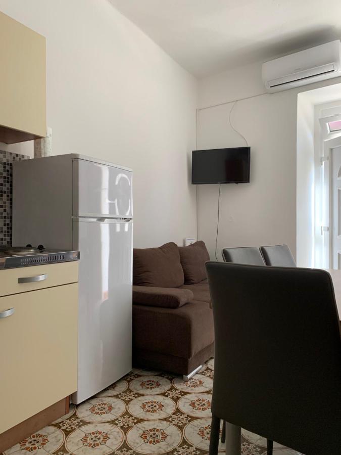Old Town Apartment *